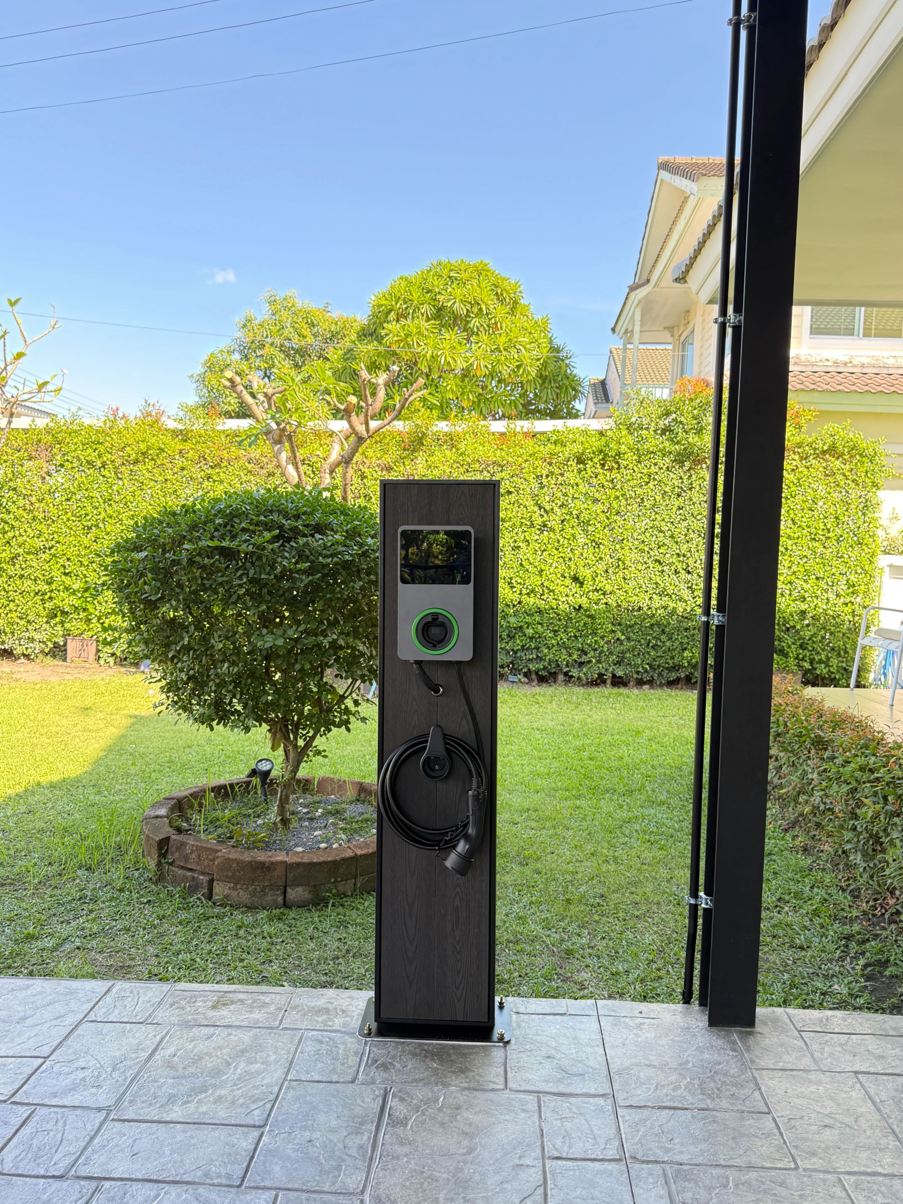 Autel MaxiCharger AC Elite with Pole by Auintech